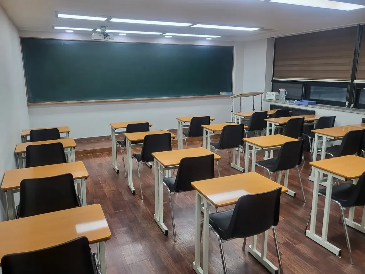 사천시 동동 스터디룸 미팅룸 장비 주변 정밀 위생청소 사례 - 행진크린