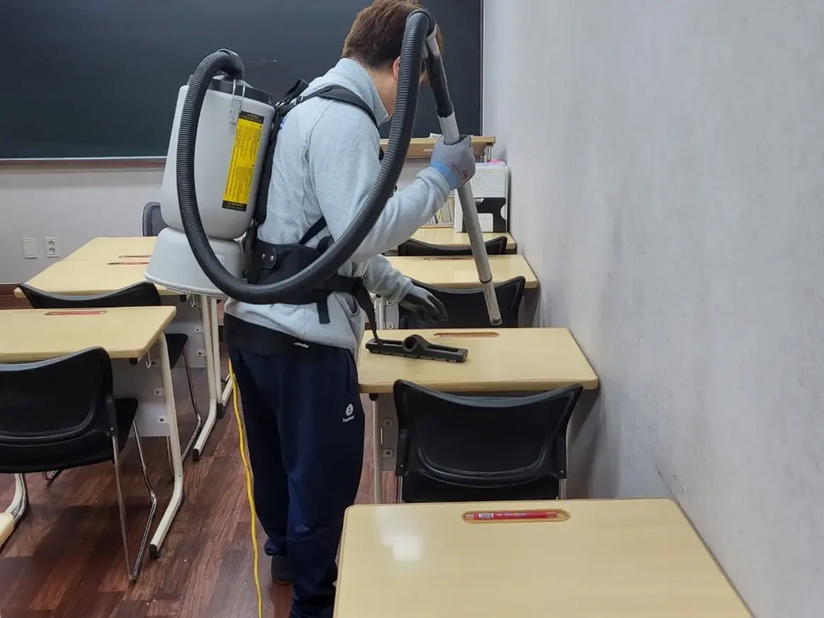 합천군 쌍백면 학교 현관·중앙홀 바닥 위생청소 사례 - 행진크린